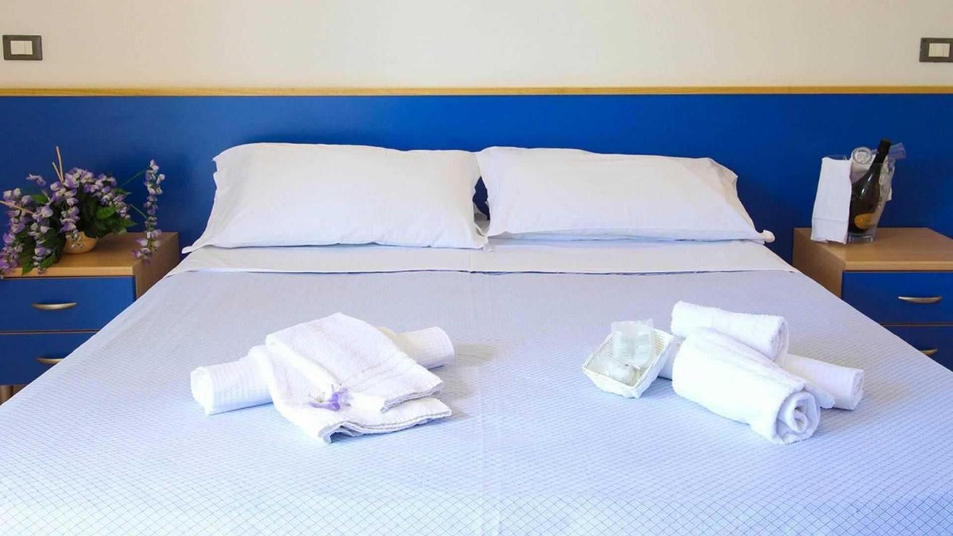 Club Esse Aquilia Beach Village Badolato Marina Bagian luar foto