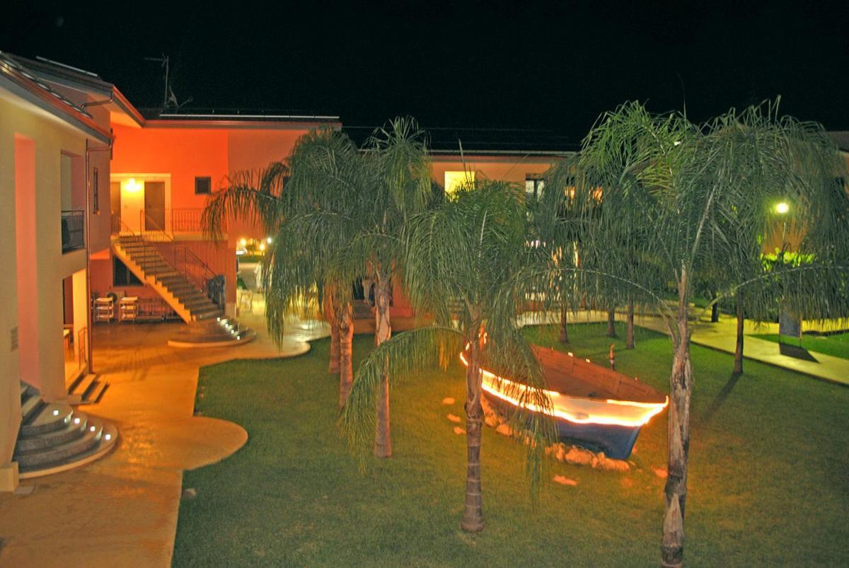 Club Esse Aquilia Beach Village Badolato Marina Bagian luar foto