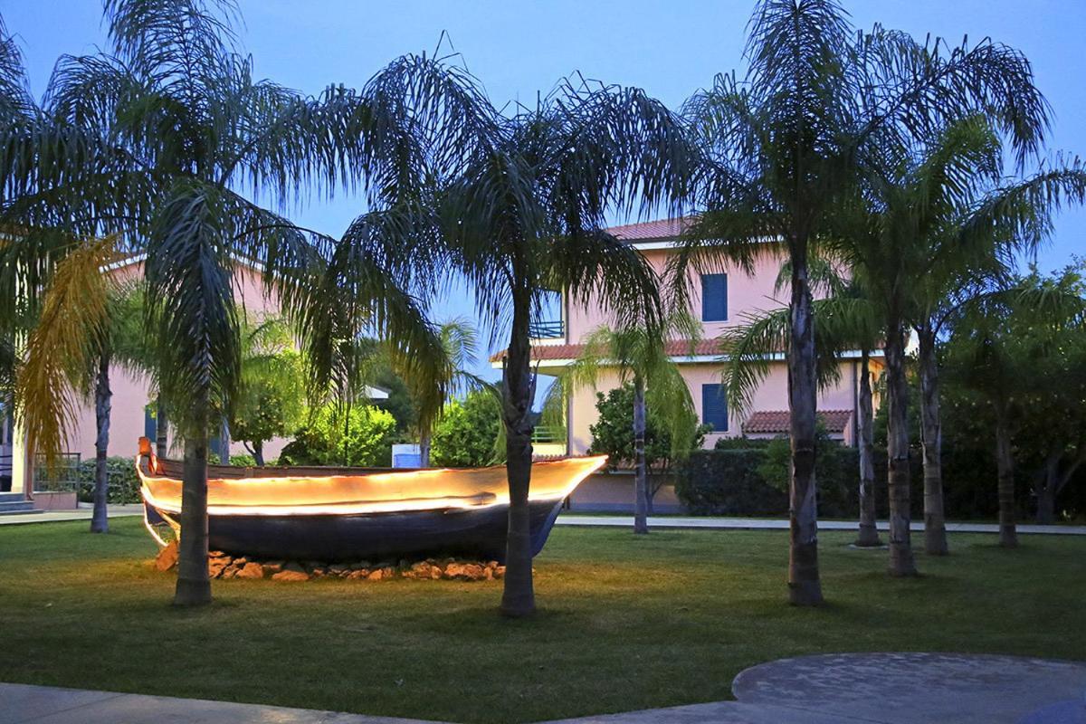 Club Esse Aquilia Beach Village Badolato Marina Bagian luar foto