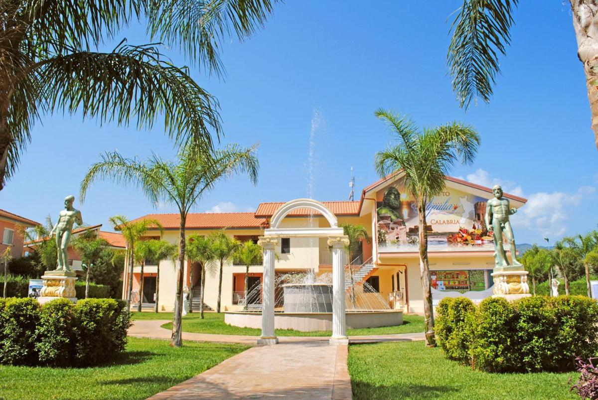 Club Esse Aquilia Beach Village Badolato Marina Bagian luar foto