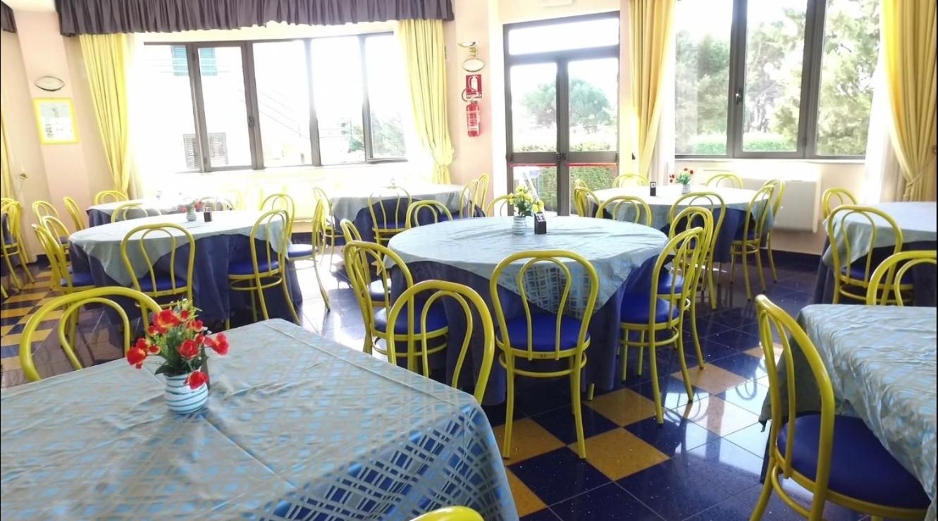 Club Esse Aquilia Beach Village Badolato Marina Bagian luar foto